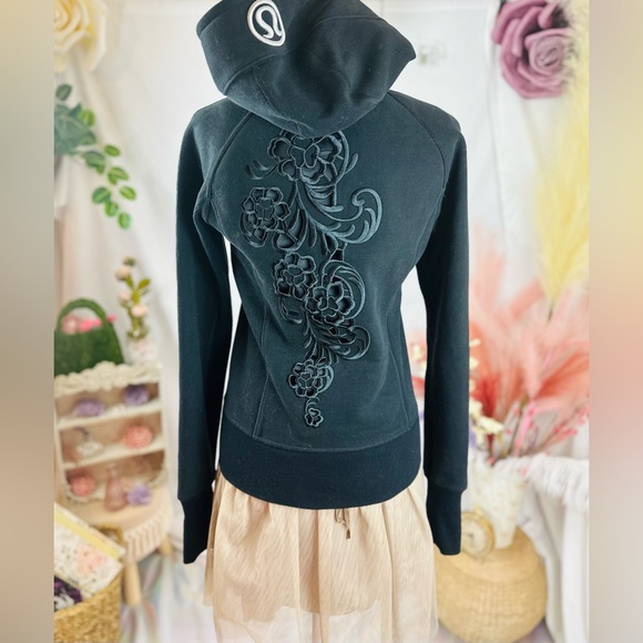 Lululemon - Limited Edition Black Scuba Hoodie 2013 Hiver Collection. Size 6 - Picture 3 of 10